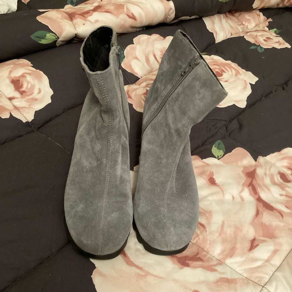 Aerosol Wedge “Confidential “ grey suede size 8 , suede bootie. Worn once